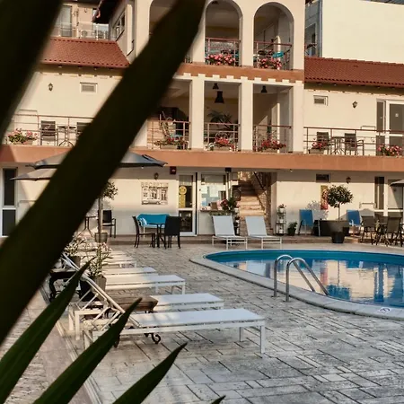 De închiriat Havana Hotel *